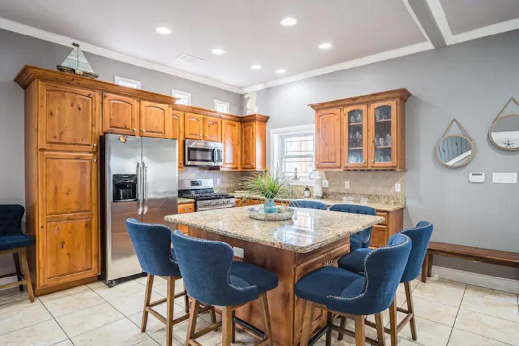 7 Bedroom Home Steps To The Beach With 4 Patios And Pool! Sleeps 20 Port Aransas Exteriör bild
