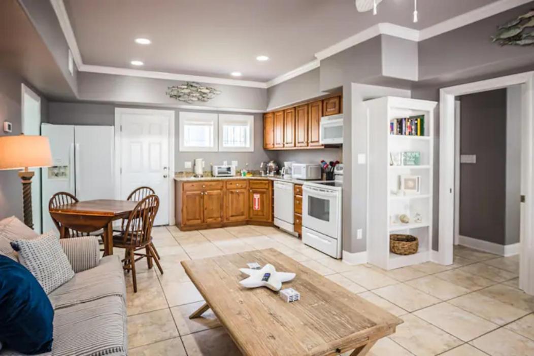 7 Bedroom Home Steps To The Beach With 4 Patios And Pool! Sleeps 20 Port Aransas Exteriör bild